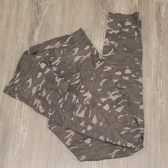 Women's Camo Print Mid-Rise Cotton Cell Phone Side Pocket Leggings Size Large - Picture 6 of 9